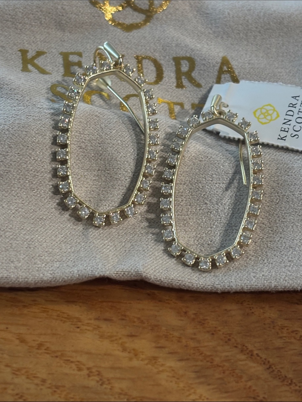 New Kendra Scott Elle open gold drop earrings with pouch!